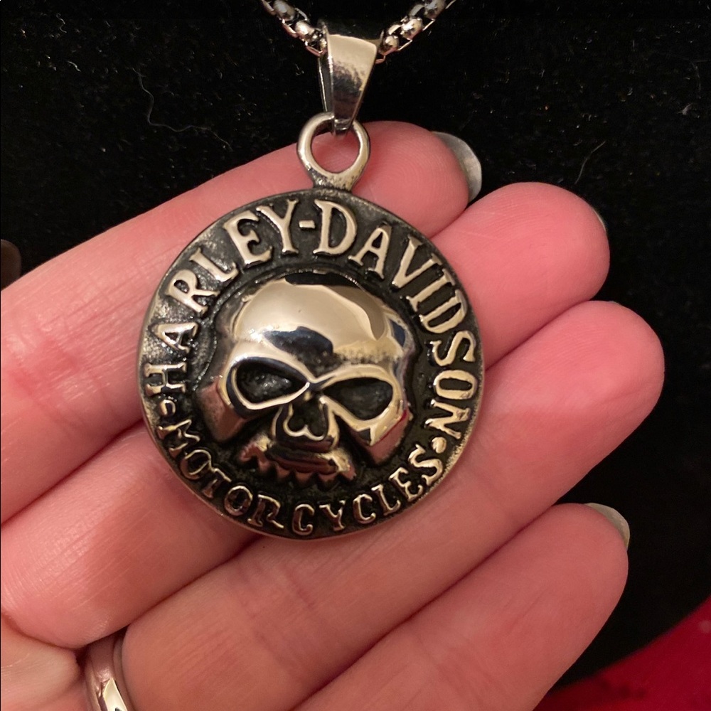 Limited! Womens Willie G HD Skull Necklace